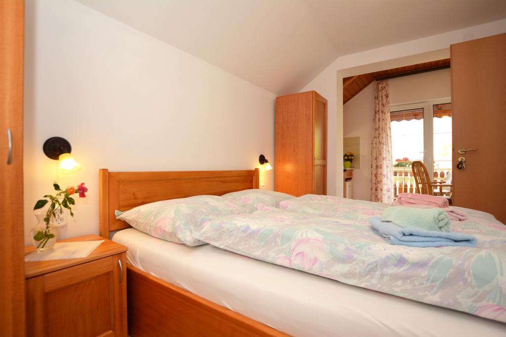 Viragoskert Apartman Heviz Room photo