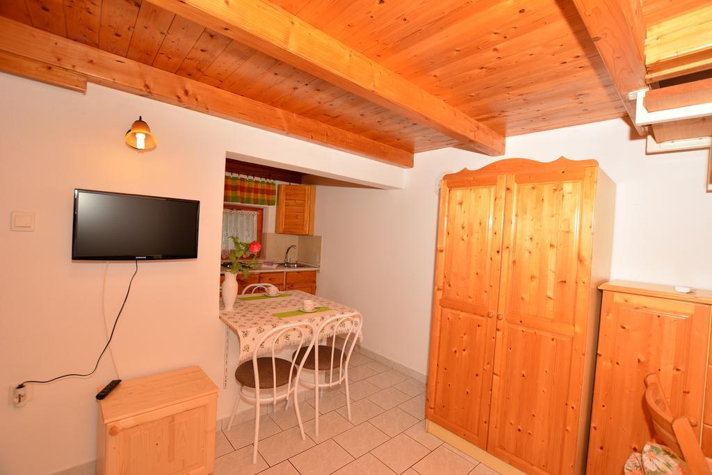 Viragoskert Apartman Heviz Room photo