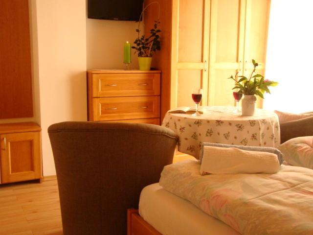 Viragoskert Apartman Heviz Room photo