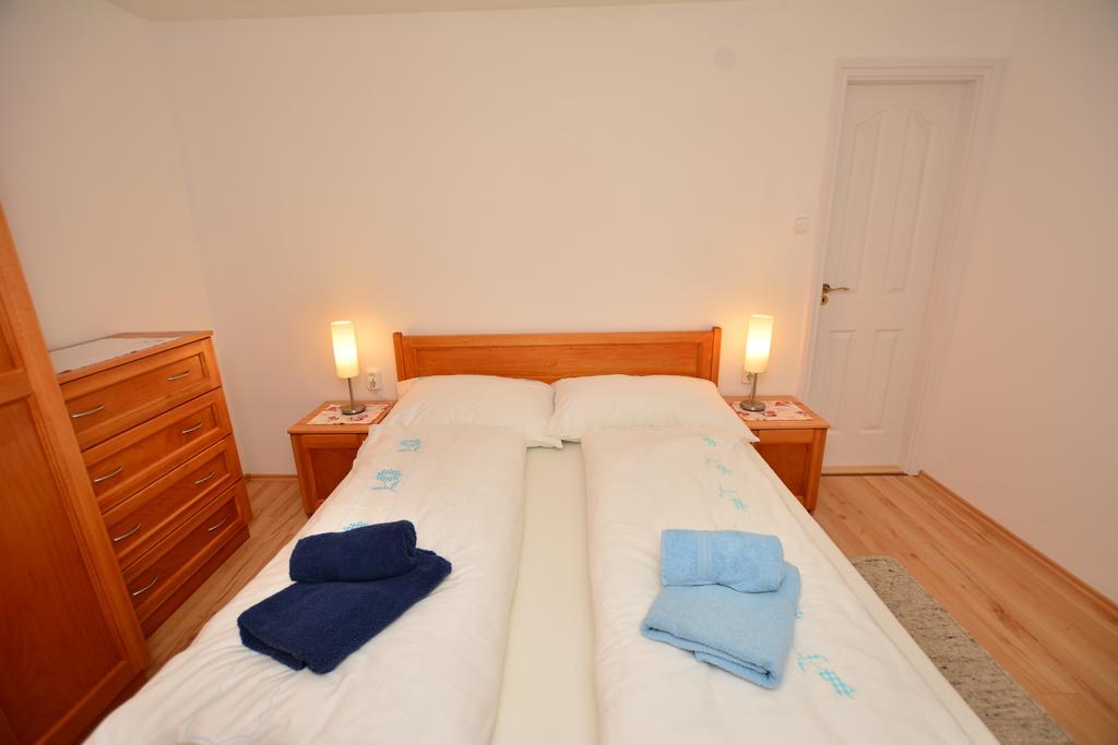 Viragoskert Apartman Heviz Room photo