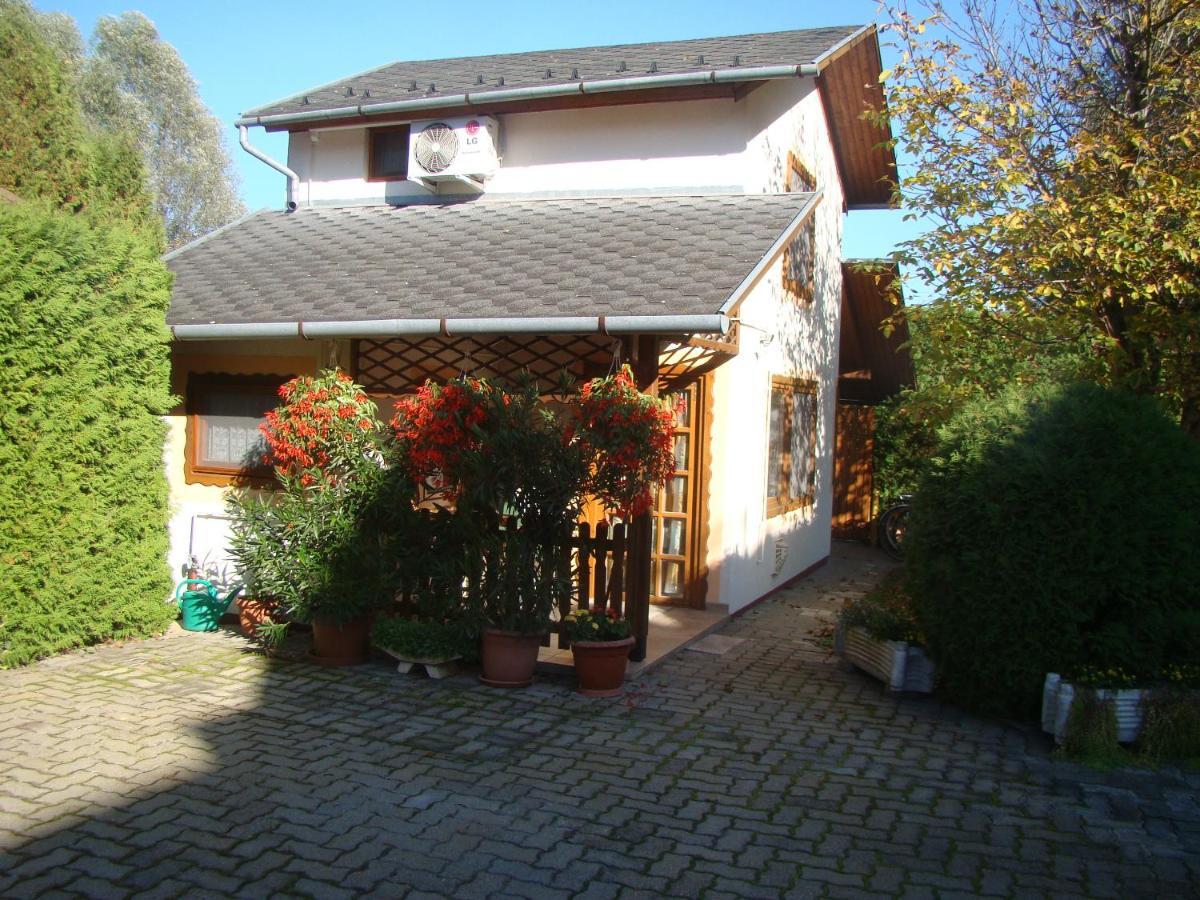 Viragoskert Apartman Heviz Exterior photo